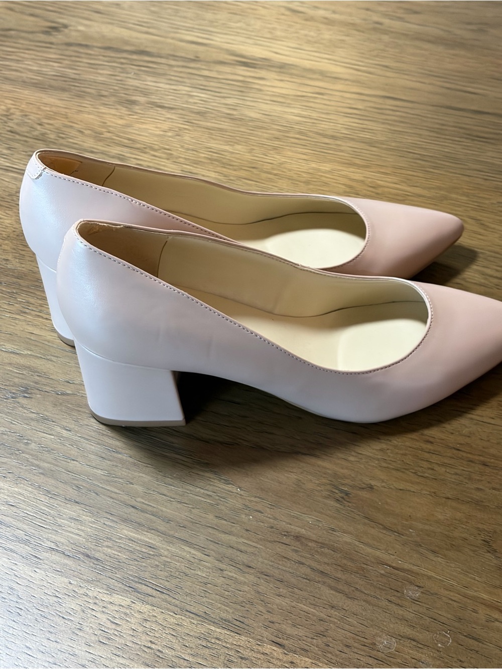 Women's Pointed Block Heel Pumps in nude. 10M.